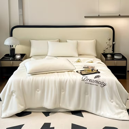 QuiltéLuxe All-Season Quilt