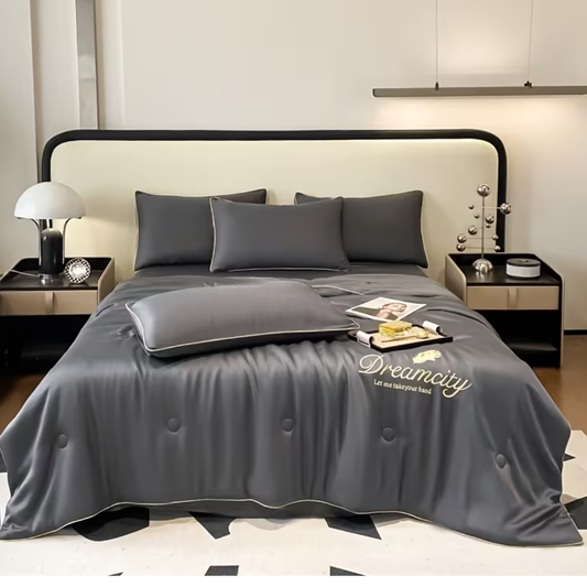 QuiltéLuxe All-Season Quilt