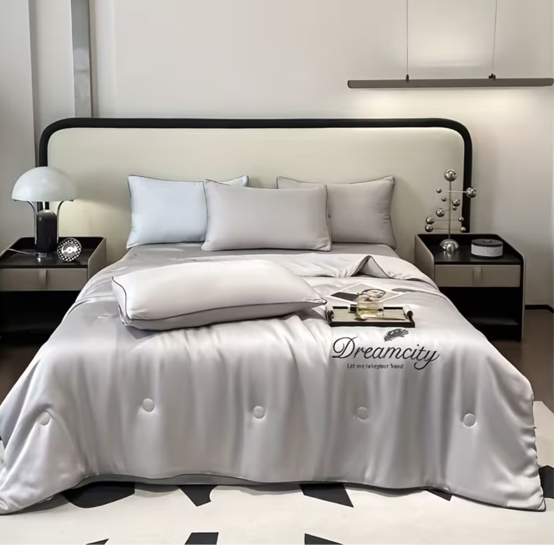 QuiltéLuxe All-Season Quilt