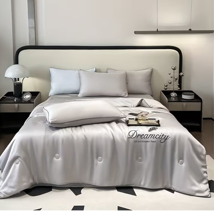 QuiltéLuxe All-Season Quilt